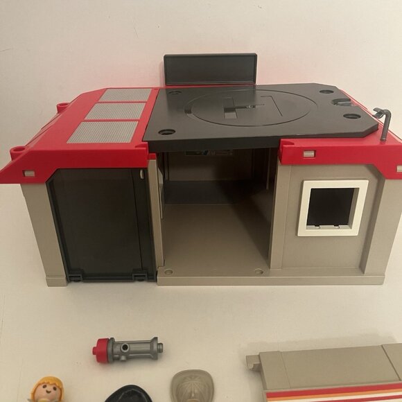 Playmobil 5663 Take Along Fire Station Some Accessories & Figure Incomplete - Picture 4 of 16